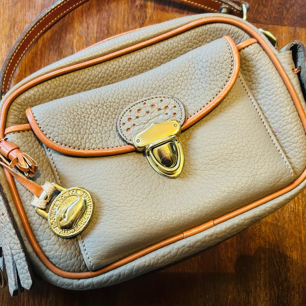 Vintage Dooney & Bourke Taupe Leather Crossbody Bag 🦆